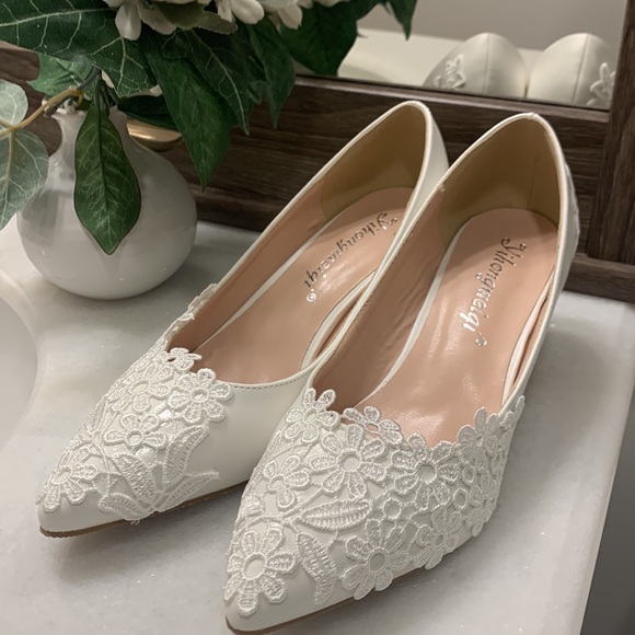 White Closed/Pointed Toe Bridal/Evening Shoes | Brand New Never Worn | S… - Picture 5 of 12